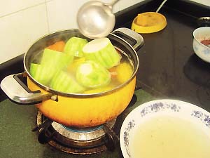 排骨玉米蘿蔔湯做法4