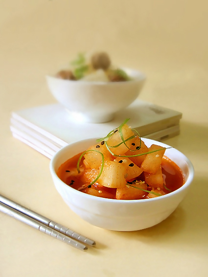 韓式開胃菜醃蘿蔔及梅汁蘿蔔