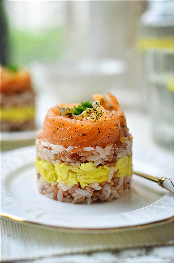 鮭魚紅米飯