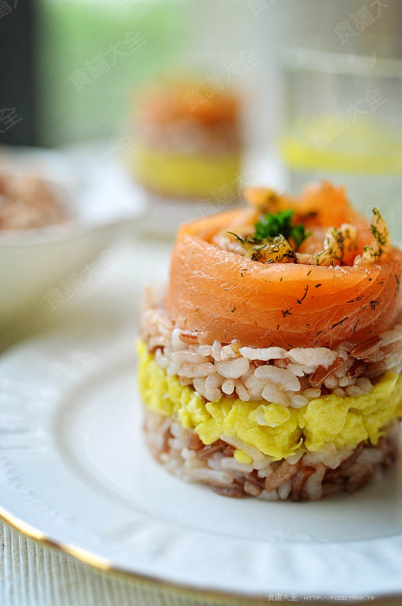 鮭魚紅米飯