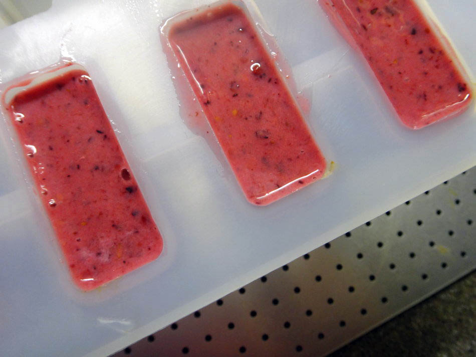 莓果冰淇淋冰棒做法7-1